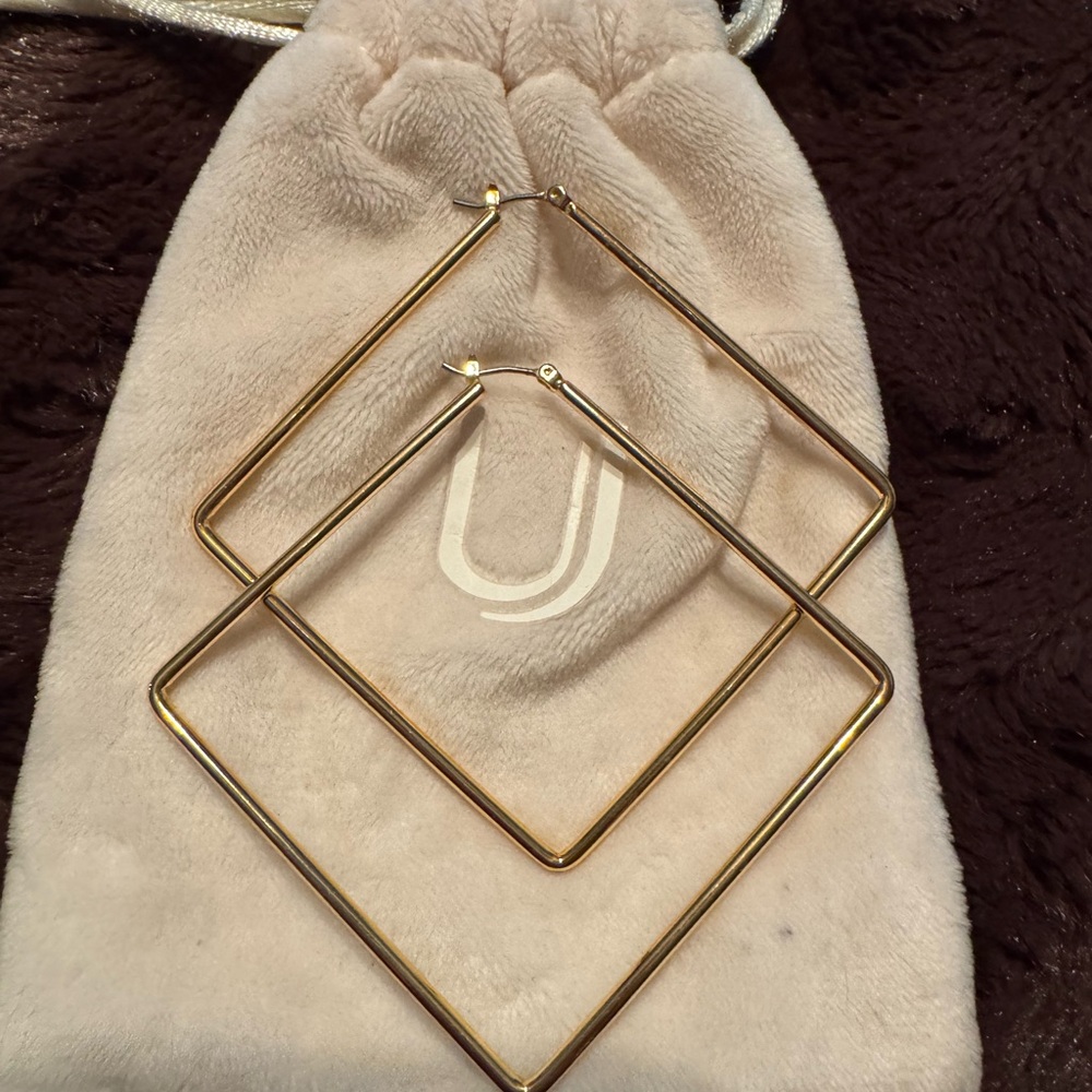 Chic Gold Square Earrings